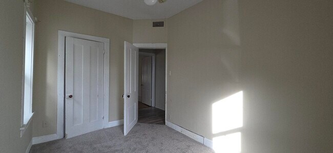 Foto del edificio - 217 S Cross St