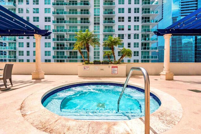 Foto del edificio - 1200 Brickell Bay Dr