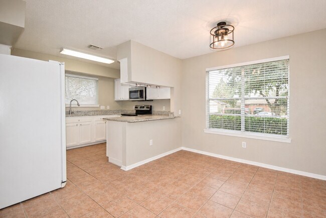 Foto del edificio - 14203 Long River Ct