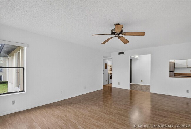 Building Photo - 720 Sunny Pine Way