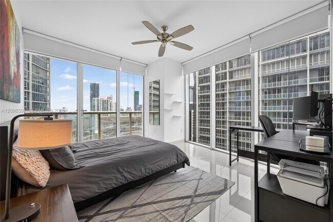 Foto del edificio - 475 Brickell Ave