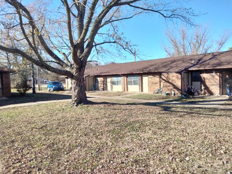 920 Countryside Ln Unit 7, Oswego, KS 67356 Room for Rent in Oswego