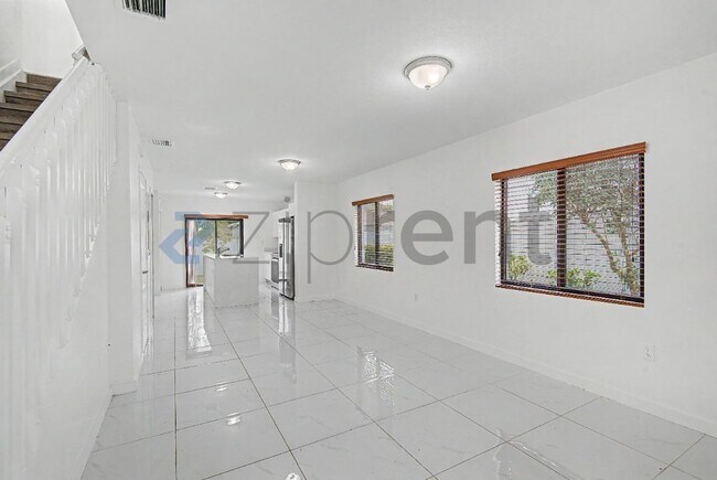 Building Photo - Unit