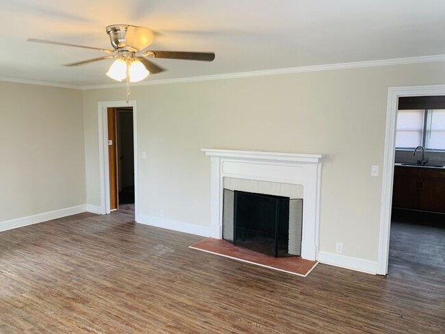 Building Photo - Brick ranch with brick workshop