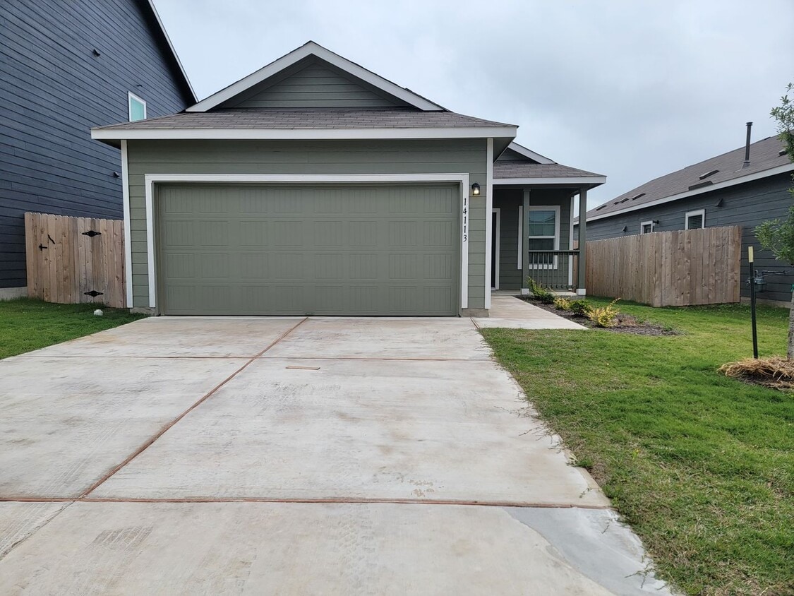 Primary Photo - Spacious 3/BR, 2/BS Single-Level Home with...