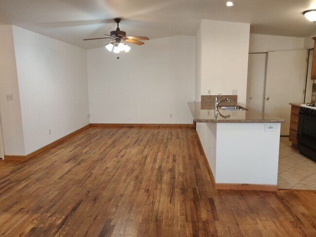 Building Photo - 2023-2025 NW Elm Ave