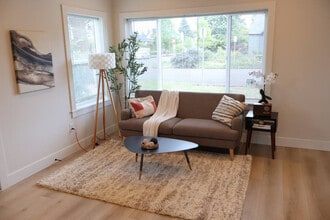 Building Photo - 204 E 35th St Building Photo - 204 E 35th St