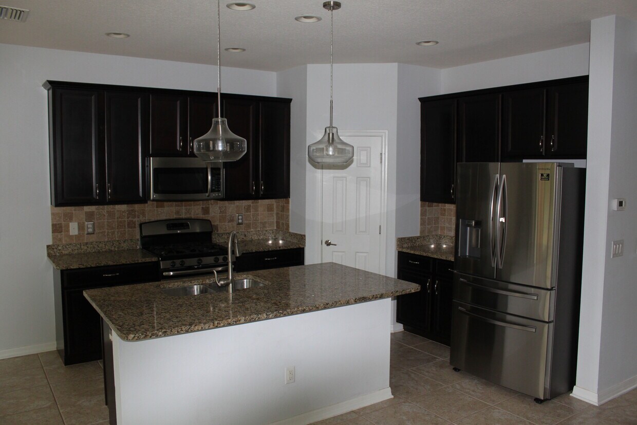 Primary Photo - 15715 Oakleaf Run Dr