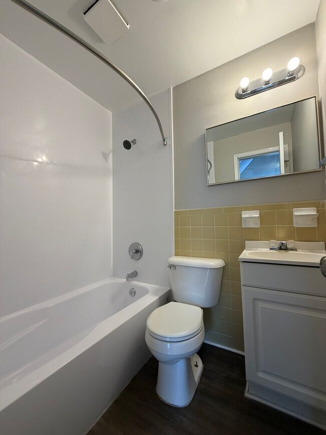 Foto del edificio - 1307 Forest Ave