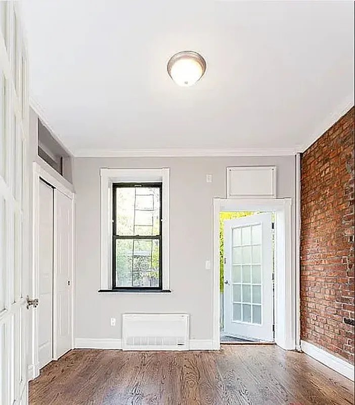 Primary Photo - 521 East 5th Street