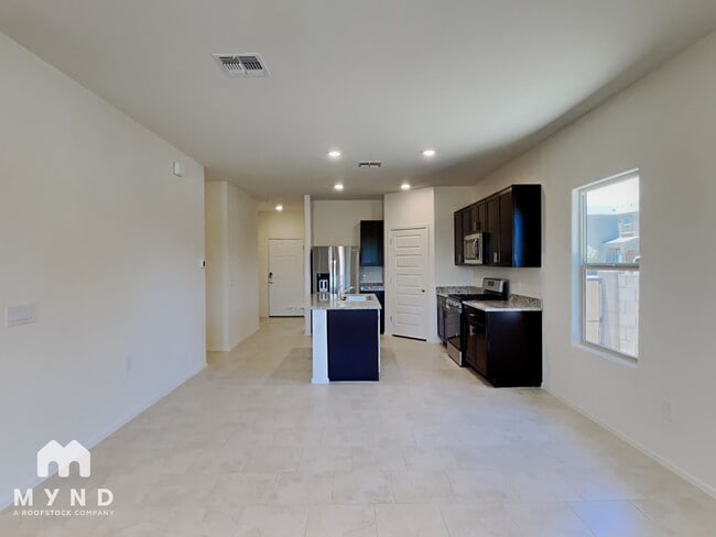 Building Photo - 2549 Calle Palta