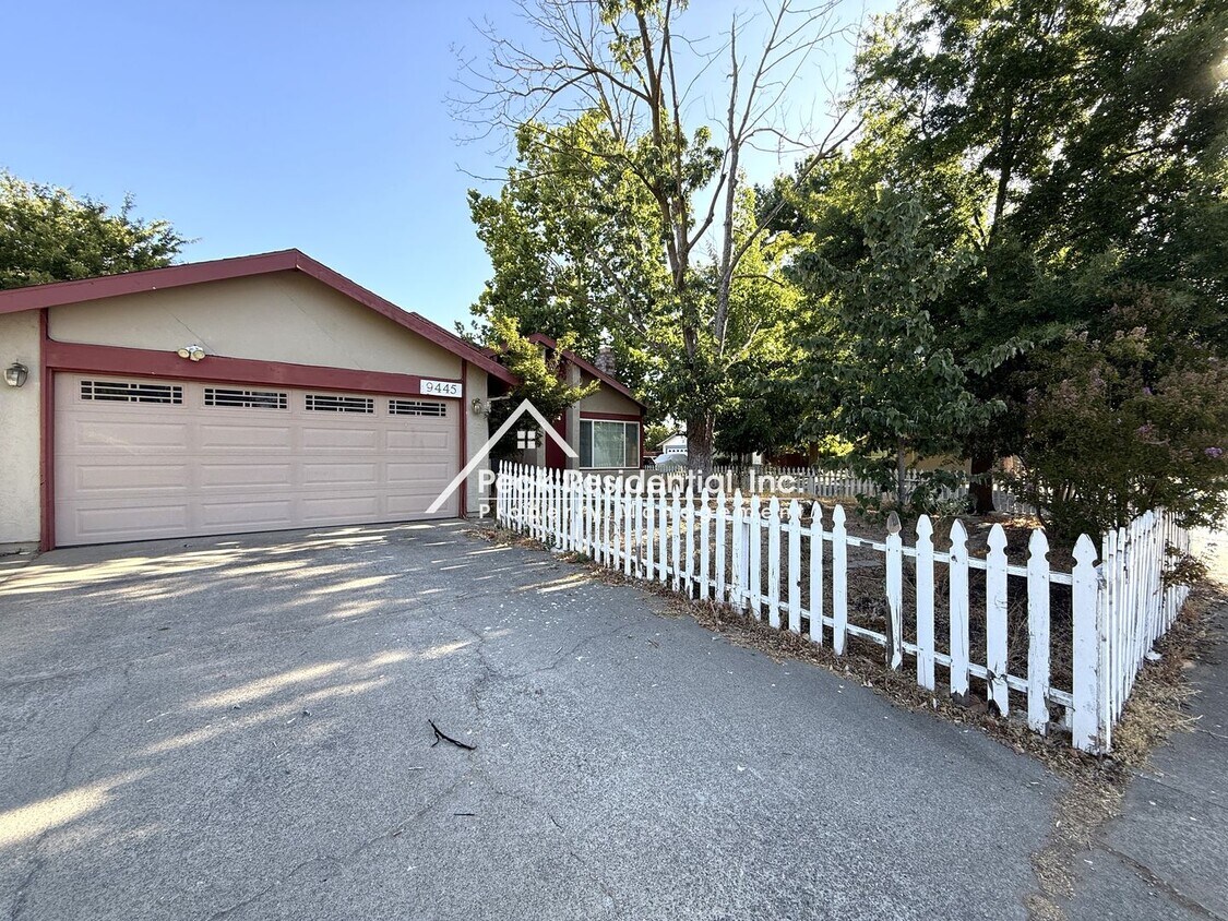 Foto del edificio - Spacious 4bd/2ba Sacramento Home with 2 Ca...