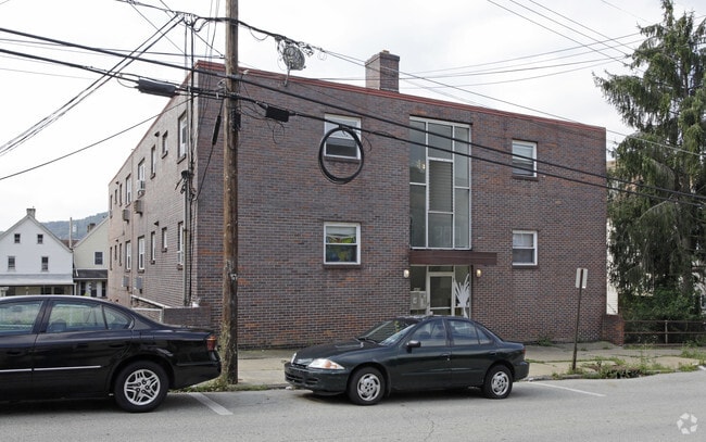 Building Photo - 469 3rd St