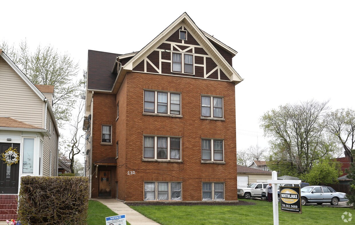 132 S 6th Ave, Maywood, IL 60153 Apartments in Maywood, IL