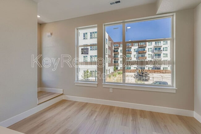 Foto del edificio - 4100 E Warren Ave