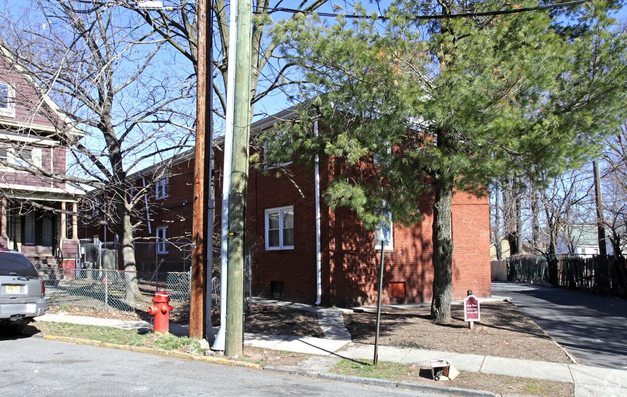 Building Photo - 237 Park Pl