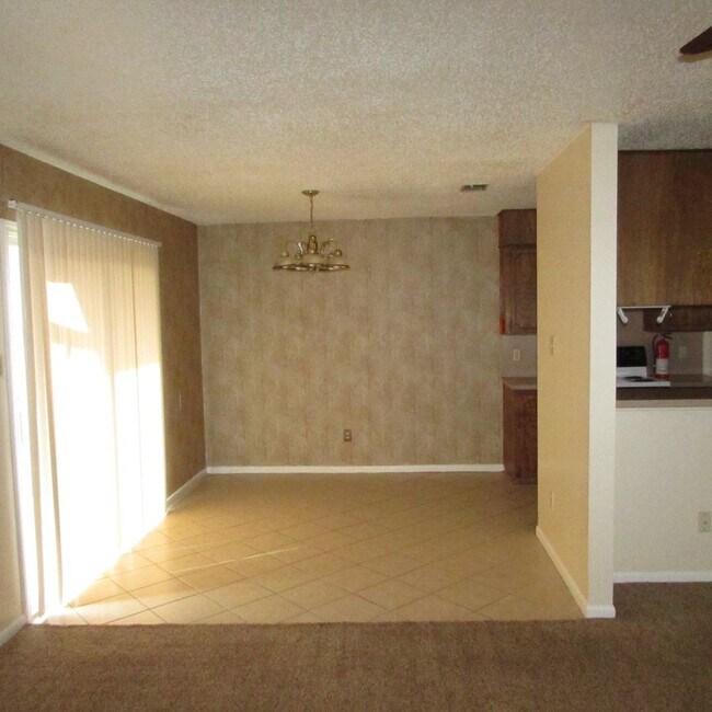Building Photo - 3008 Chaucer Dr