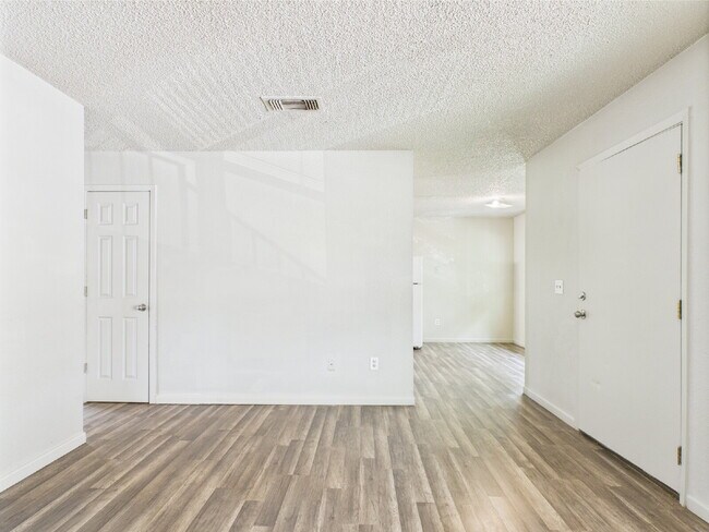 Foto del edificio - Upstairs 2/1