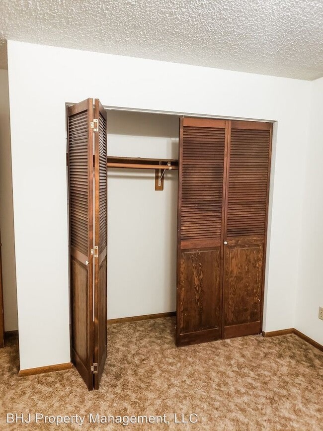 Building Photo - 1409 Sugarview Dr