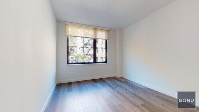 Foto del edificio - 350 W 45th St