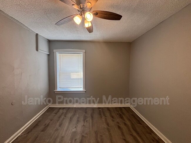Building Photo - 5509 S Whipple St