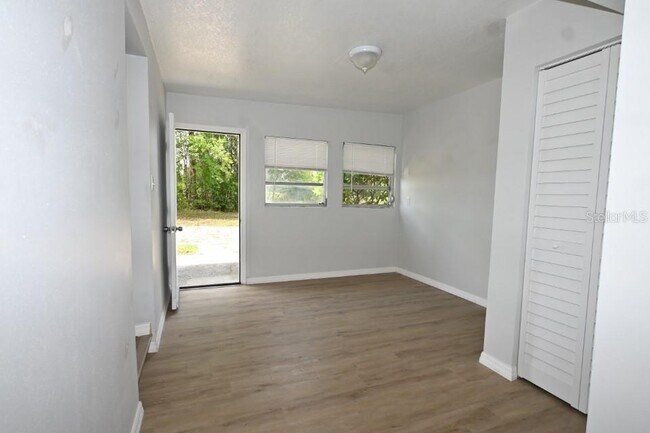 Building Photo - 11165 US-98