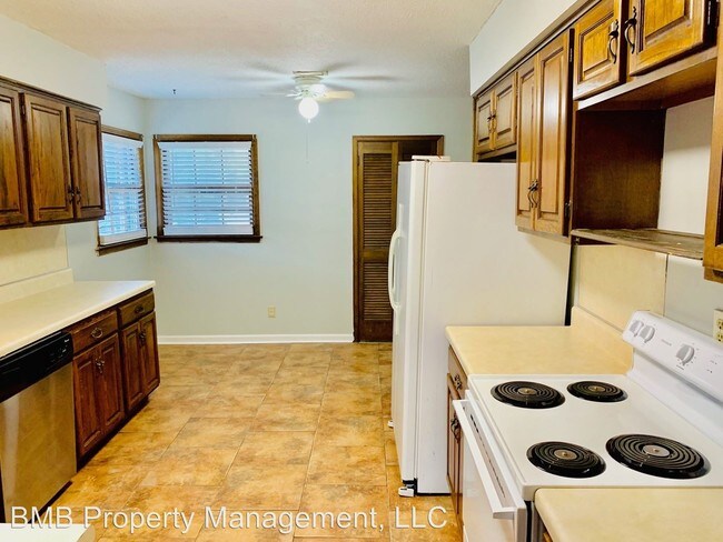 Building Photo - 4 br, 2 bath House - 2030 Green Acres Drive