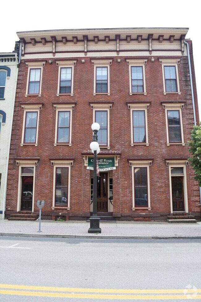 Building Photo - 136 E Water St
