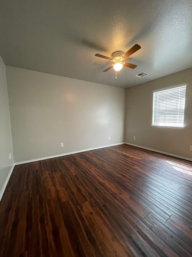 Foto del edificio - 1122 Oak Ln