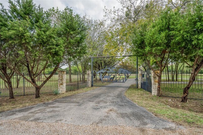 Building Photo - Gated Entry 5 bedroom, 3.5 Bath Home on 16+ Acres in Cleburne - Bring your horses and cattle!