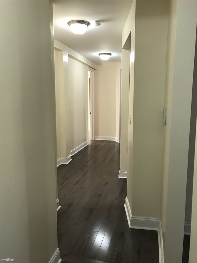 Building Photo - 224 Hinckley Pl