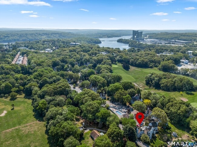 Building Photo - 2124 Old Pond Ln