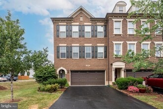 Building Photo - 42541 Dreamweaver Dr