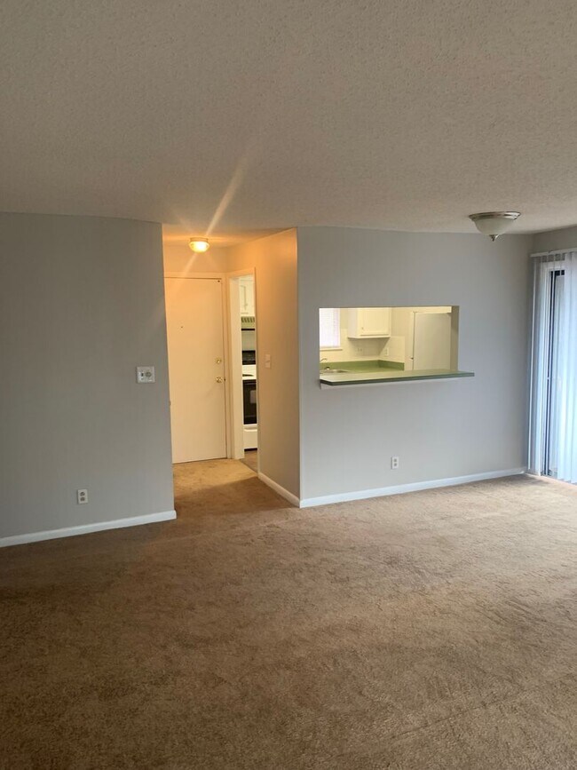 Foto del edificio - Cedar Cove-Off Peacehaven Road-2 bedroom, ...