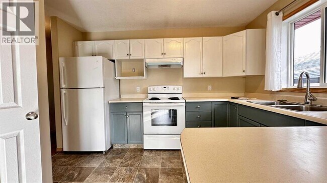 Photo du bâtiment - 9105-113A 113a Ave