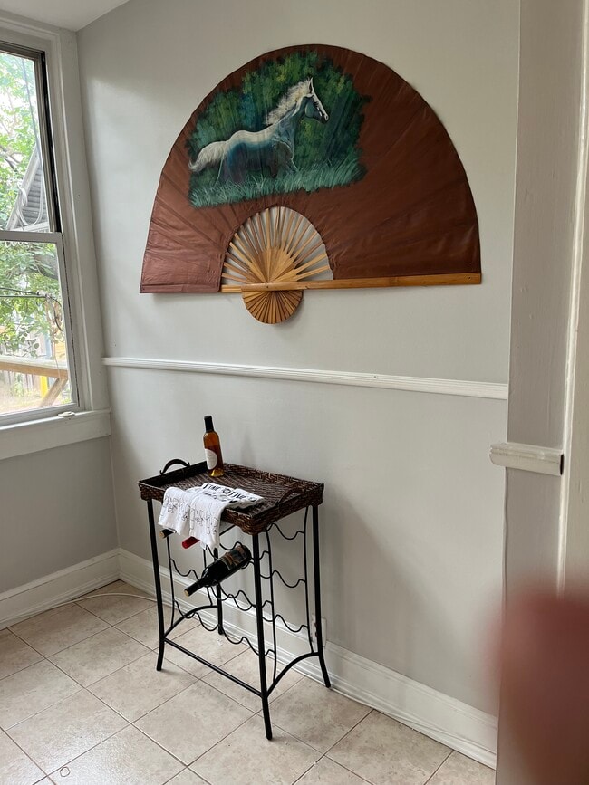 sun porch - 825 Kentucky Ave SE