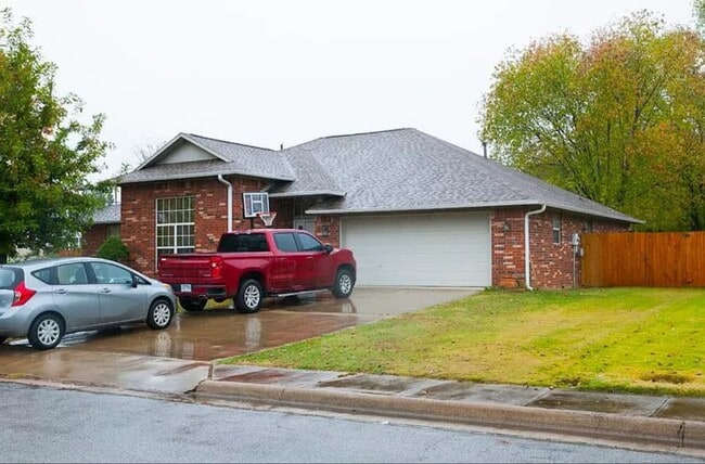 Available July 1st! 3-Bedroom, 2-Bathroom ... - Available July 1st! 3-Bedroom, 2-Bathroom ... House