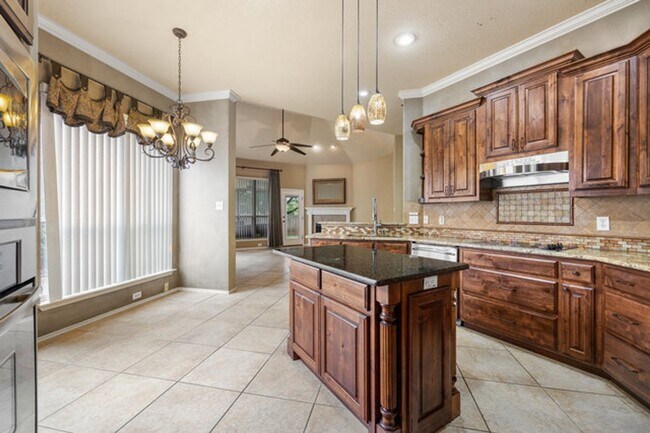 Foto del edificio - 4 Bedroom, 3 bathroom in Northwest Gated C...