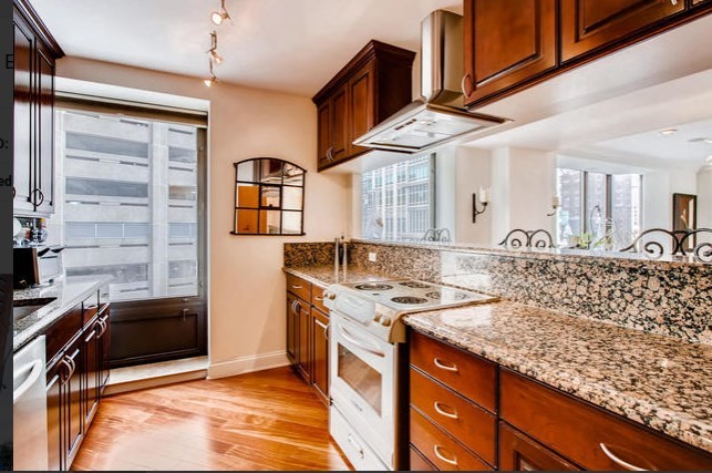 Primary Photo - 40 E Delaware Pl