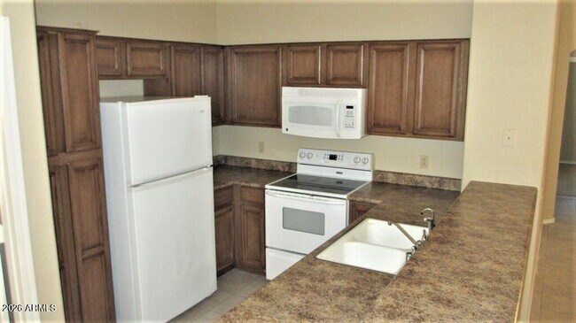 Foto del edificio - 2471 W Hemlock Way