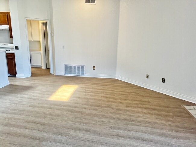 Building Photo - 7354 Mission Trails Dr