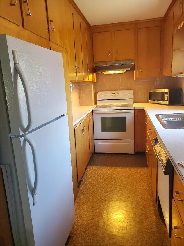 545 Robeson St Unit 2, Fall River, MA 02720 Apartments in Fall River