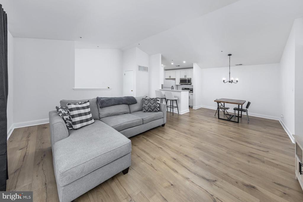 Foto principal - 56 Crestmont Dr