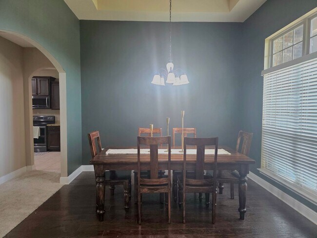 Foto del edificio - Five-Bedroom Stunner in Upscale Community!