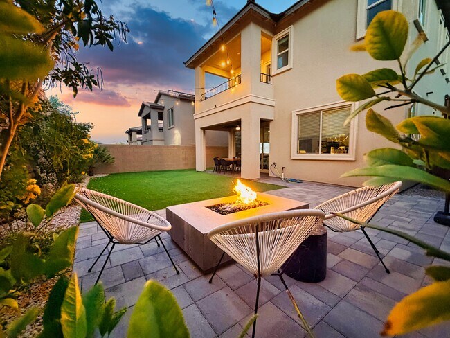 Hoguera al atardecer - 12412 Shoreline Echo Ave