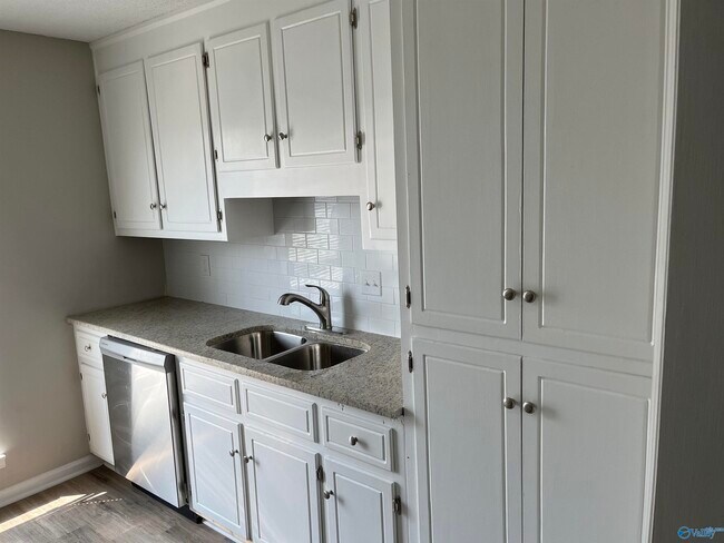 Foto del edificio - 2602 Wynterhall Rd SE