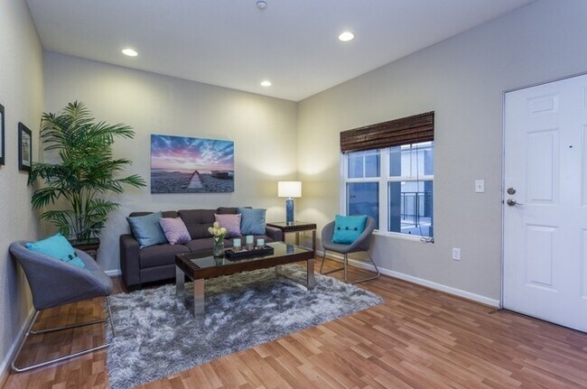 Foto del edificio - EPIC REA:  2BR/2B Beautiful Condo w/ 2 Parking Spaces in the Heart of Emeryville