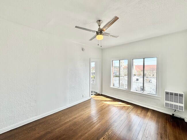Building Photo - 1243 S Mariposa Ave