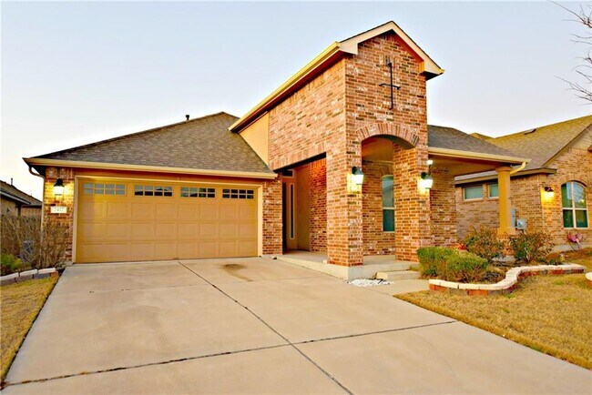 Building Photo - 2417 Muzzie Ln