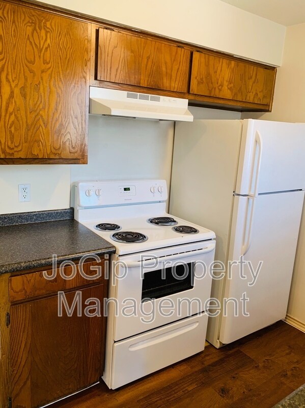 Foto del edificio - 3125 Tudor Ln